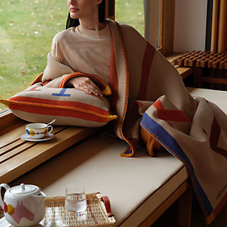 新品 HERMES エルメス プレード アヴァロン グリフォンセ ウールカシミア 新品 HERMES エルメス プレード アヴァロン グリフォンセ ウール